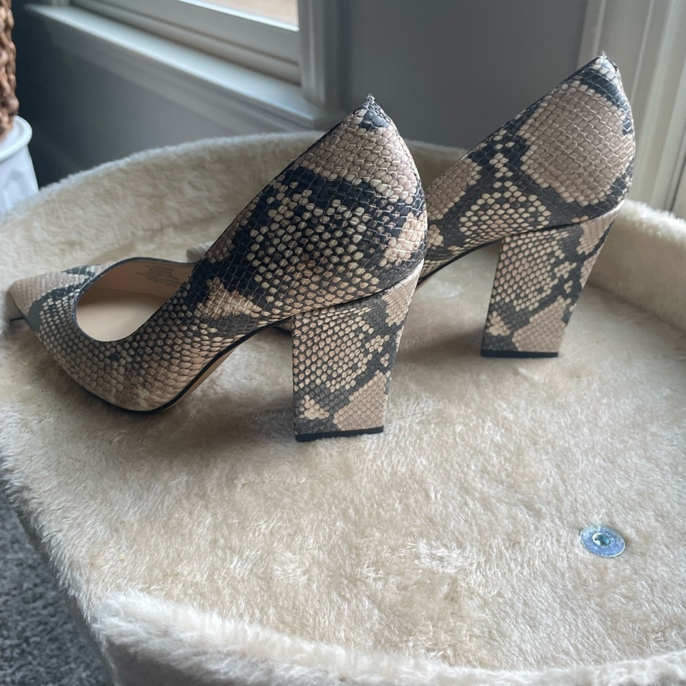 Vince Camuto Woman’s Faux Snake Pumps in SZ 8.5/EU39 Shoes are gorgeous - Picture 9 of 10